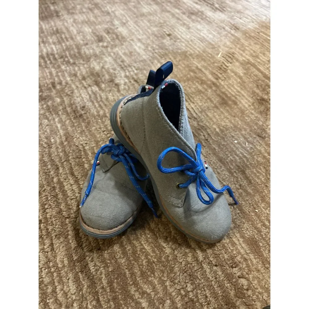 Boys Tommy Hilfiger Gray Suede with Blue Laces Casual Chukka Ankle Boots Size‎ 1
